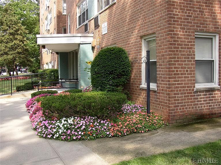 1st image of 76 Dehaven Dr APT 5K