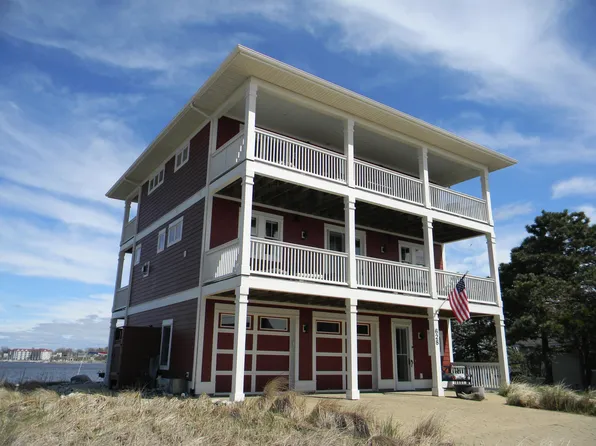 628 Lakeshore Dr, Ludington, MI 49431