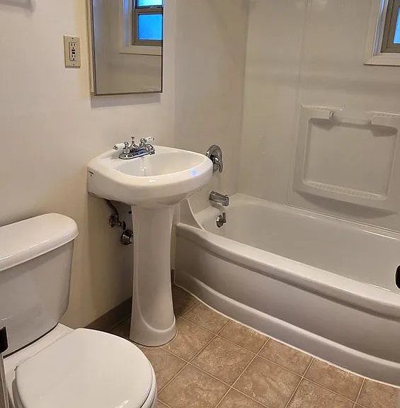 2600-2928 NW Tyler Ave — Photo 5