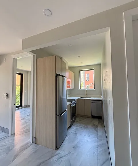 637 Quincy St #2B — Photo 2