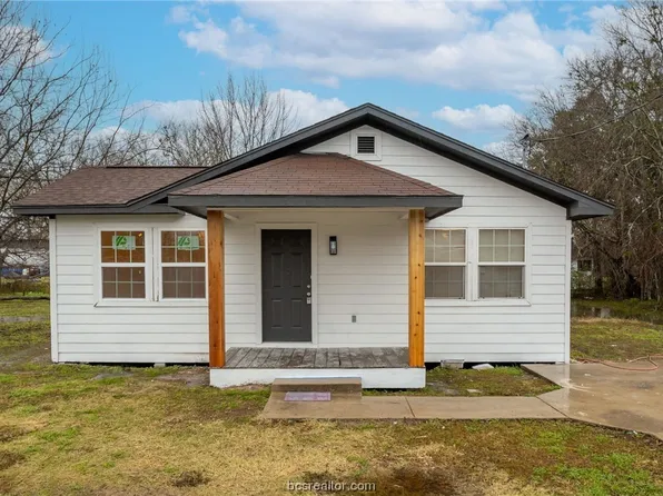 1118 W Washington Ave, Navasota, TX 77868