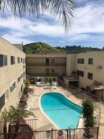 1st image of 4686 Woodside Dr #306
