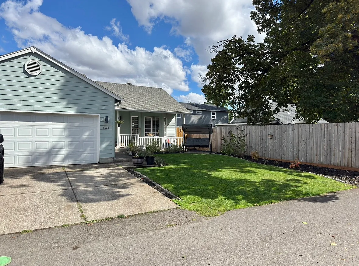 3 bed, 1146 sqft, $2,395 — Photo 2