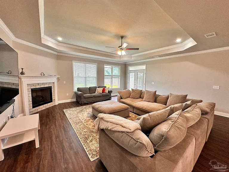2346 Habersham Ln — Photo 6