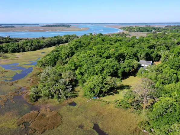 2660 Cherry Point Rd, Wadmalaw Island, SC 29487