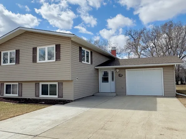 15 10th Ave NW, Bowman, ND 58623