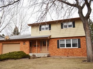 1417 S 8th St, Aberdeen, SD 57401