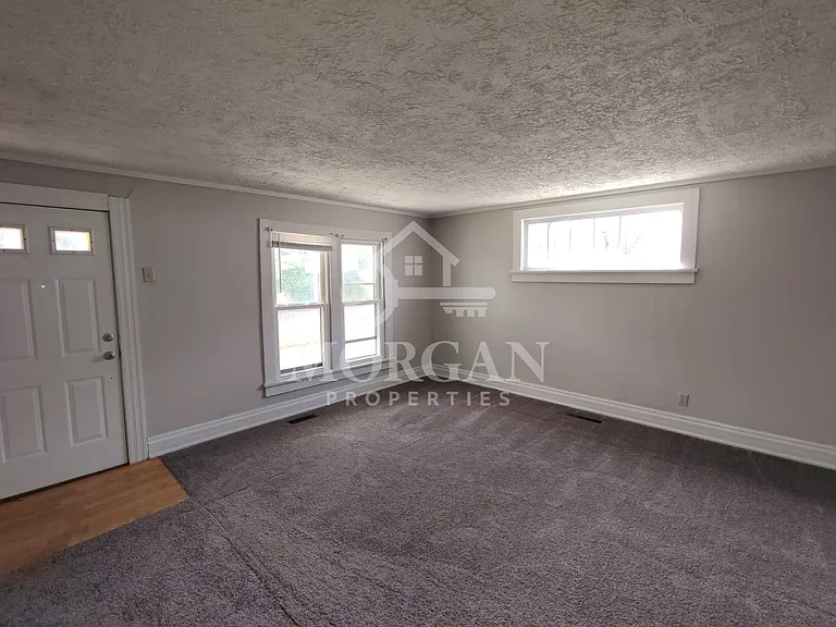 2233 Fairview St — Photo 2