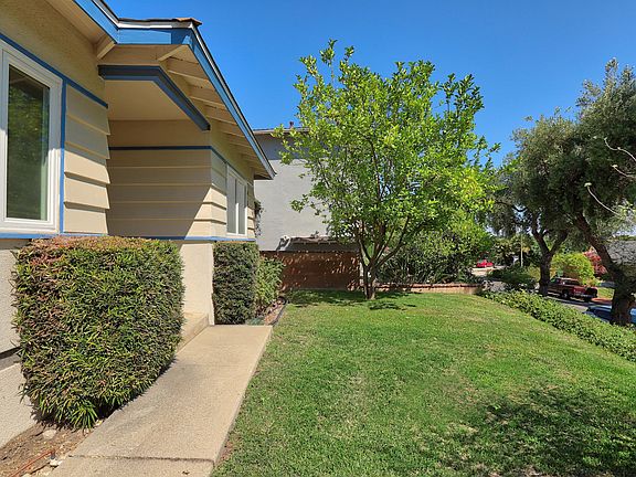 5th image of 3741 El Moreno St