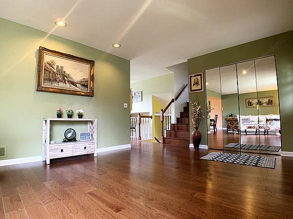 5th image of 214 Amber Ln