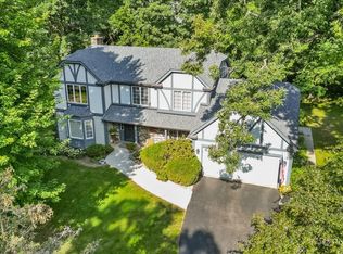 5N490 Hidden Springs Dr, Saint Charles, IL 60175