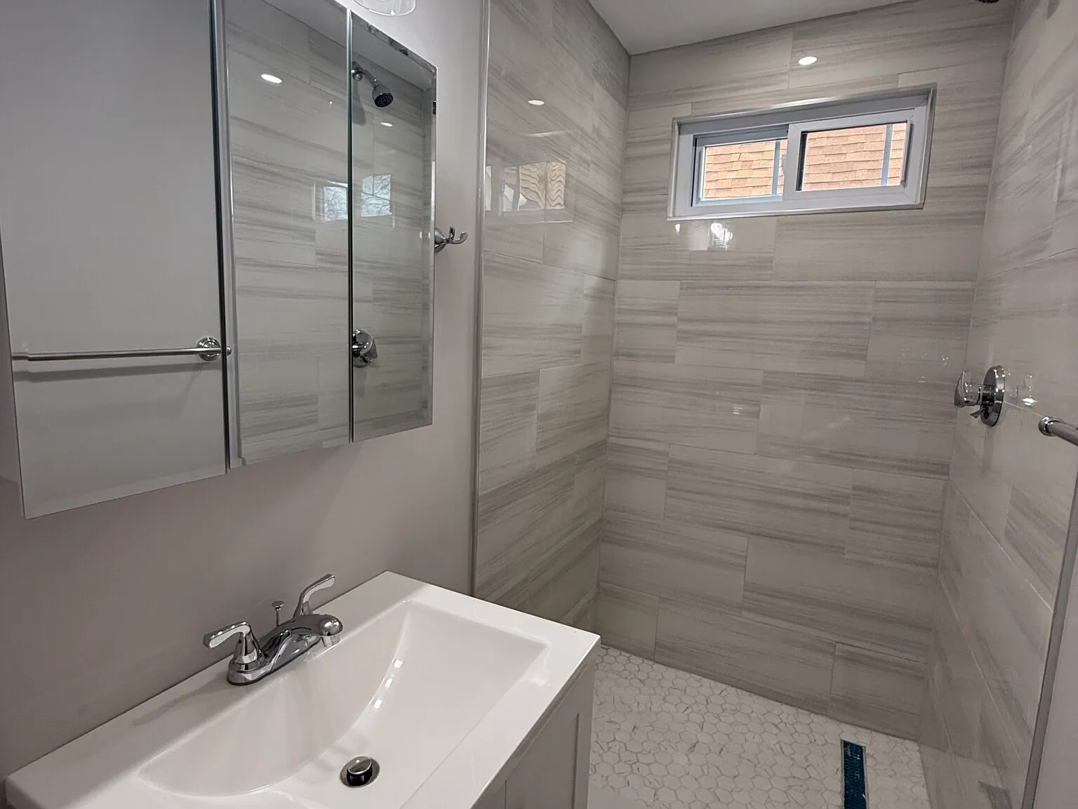 3 bed, 1.0 bath, 1100 sqft, $3,350 — Photo 3