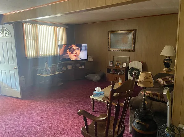 38 Arch St, Glen Lyon, PA 18617