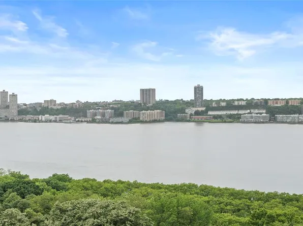 310 Riverside Drive 1509 image 2 of 23