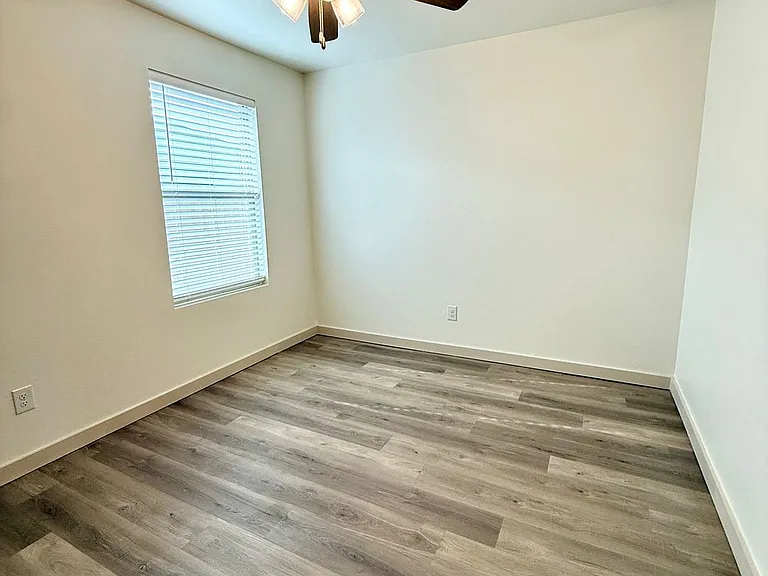 7702 Elm Ave — Photo 11
