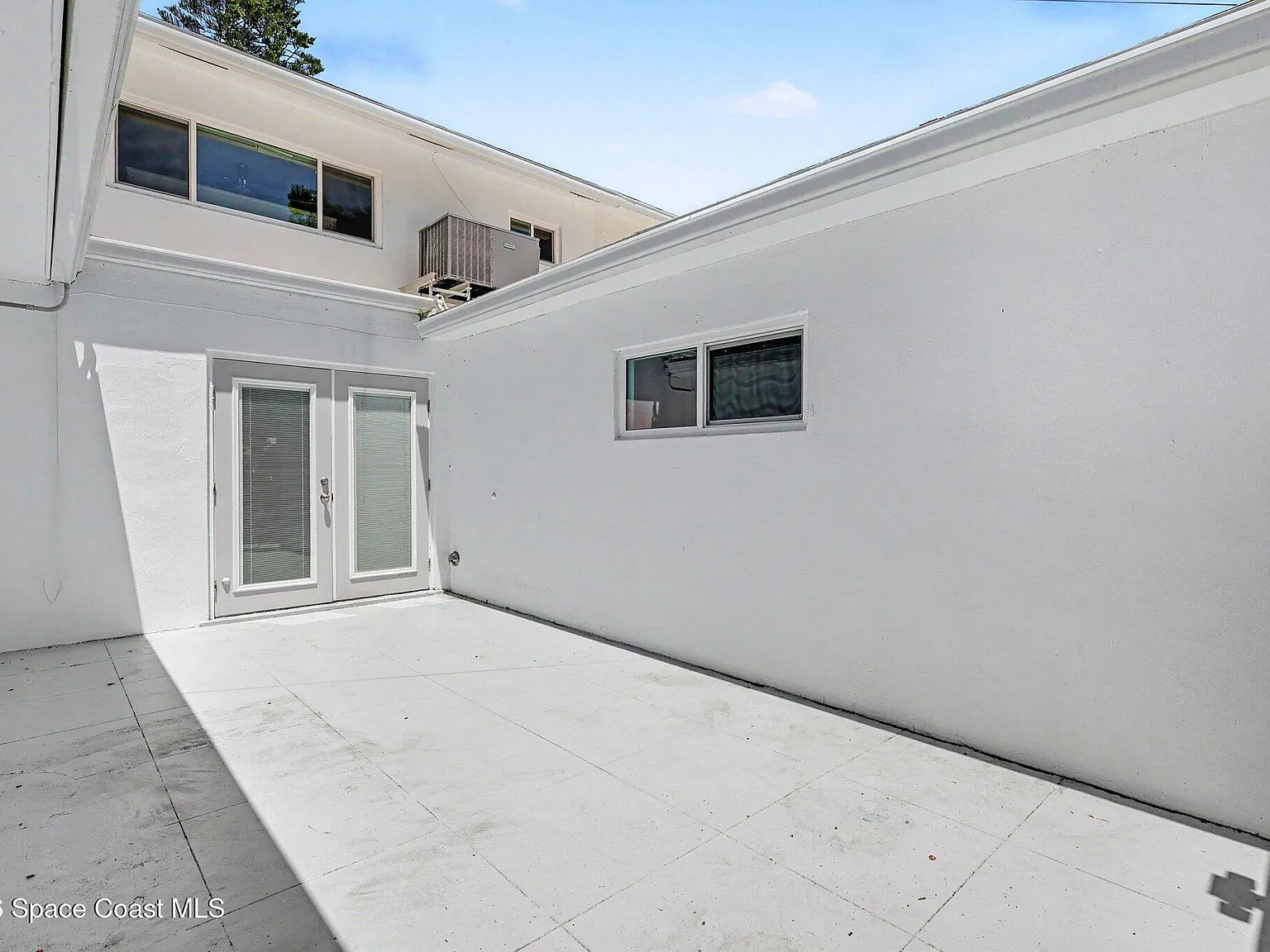 3 bed, 2.5 bath, 1540 sqft, $2,500 — Photo 3