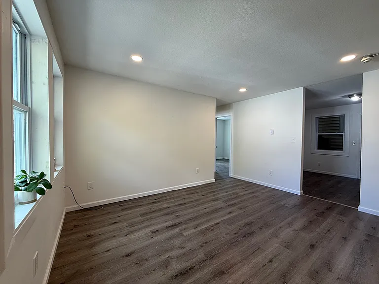 21 E Bartlett St #7 — Photo 1