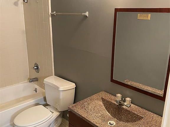 5th image of 9700 Leawood Blvd #2/205