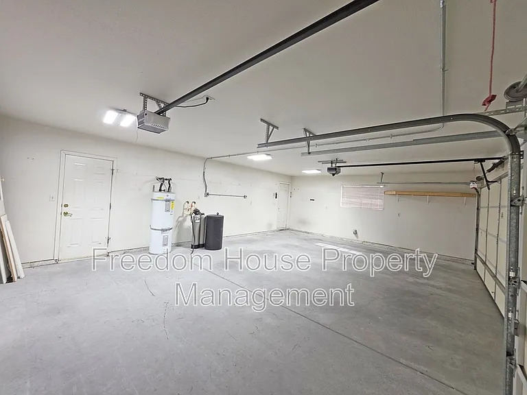 3630 E Vineyard Dr N — Photo 28