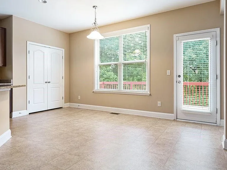 1010 Chelsey Way — Photo 18