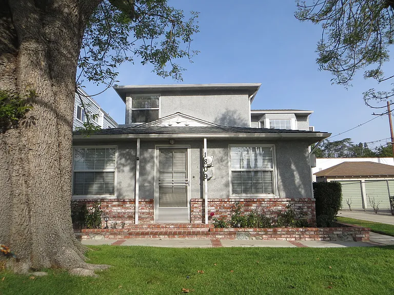 1809 W Alameda Ave #1 — Photo 2