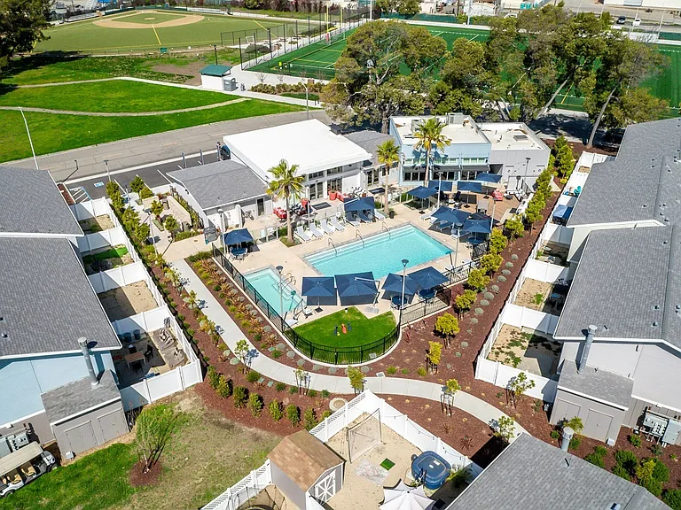 Admirals Cove — Photo 48