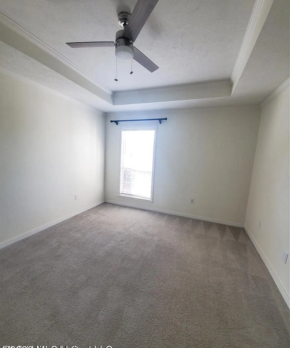 3 bed, 2.0 bath, 1352 sqft, $1,950 — Photo 4