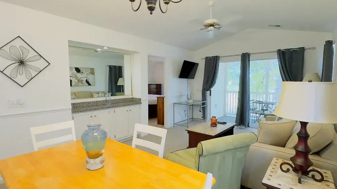 2 bed, 950 sqft, $2,200 — Photo 4