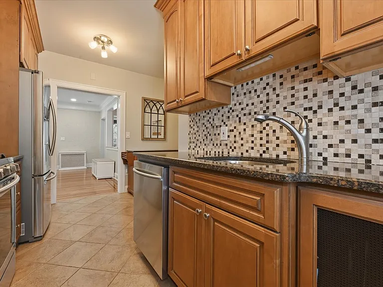 38-11 205th St #SINGLE-FAMIL — Photo 15