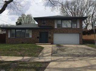 446 Edwards Ave APT 1, West Dundee, IL 60118