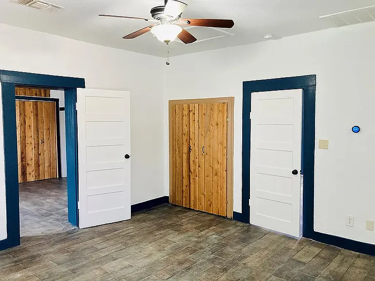 104 E Waco St — Photo 8