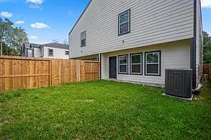 8119 Venus St #B — Photo 16