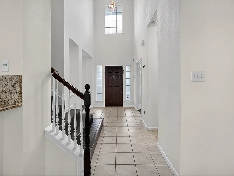 7903 Clear Fork Trl — Photo 3