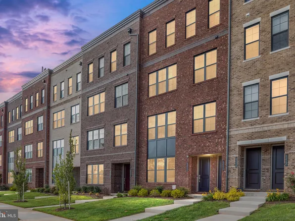 43554 Centergate Dr, Ashburn, VA 20148