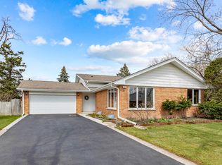 805 S Golfview Pl, Mount Prospect, IL 60056