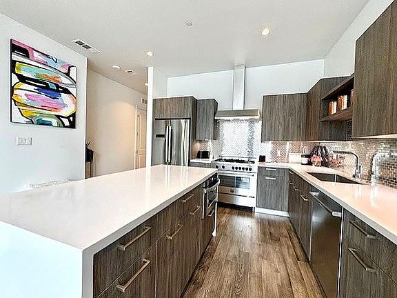 5th image of 1211 Caroline St #1106