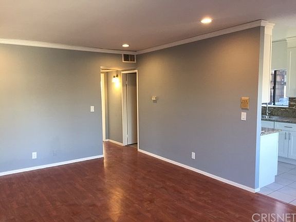 5th image of 15516 Nordhoff St Unit 220
