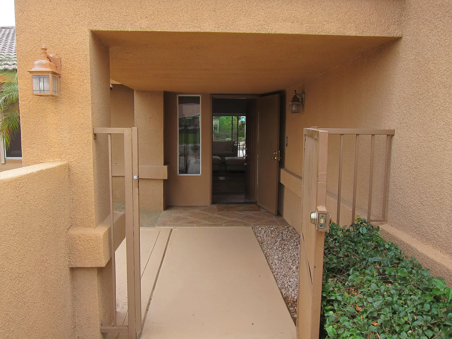 3 bed, 2.5 bath, 1880 sqft, $6,500 — Photo 4