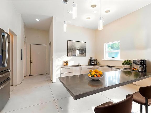 3rd image of 3302 W Caracas St