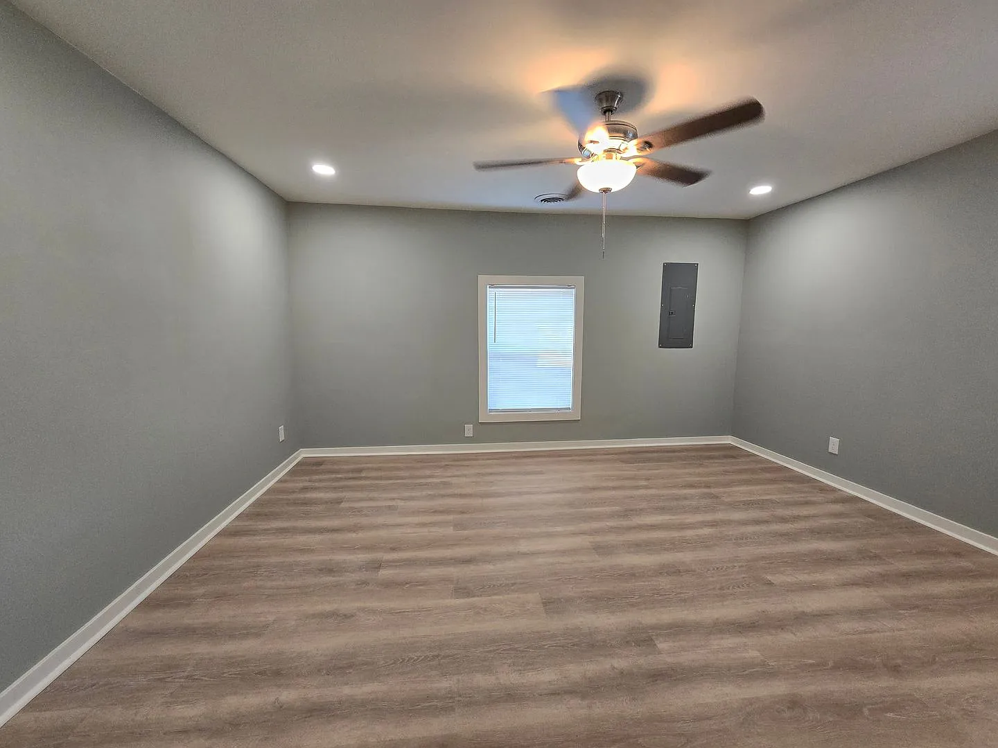 3 bed 1 bath completely remodeled home! — Photo 2