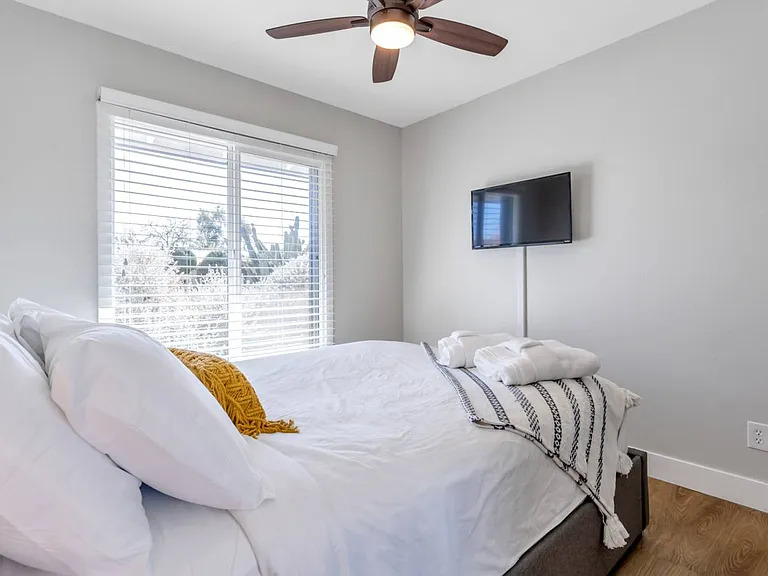 2124 E Hillery Dr — Photo 14