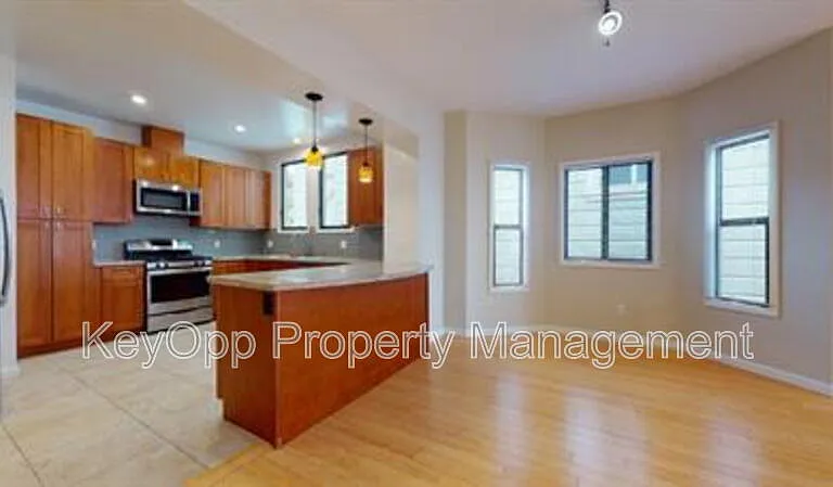 806 35th Ave — Photo 18