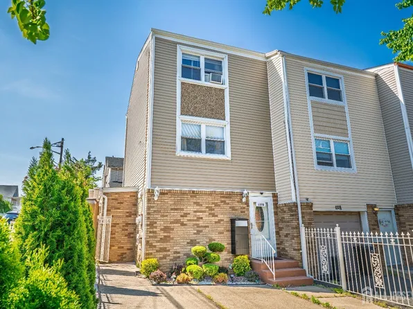 137 Paul Robeson Blvd #B, New Brunswick, NJ 08901