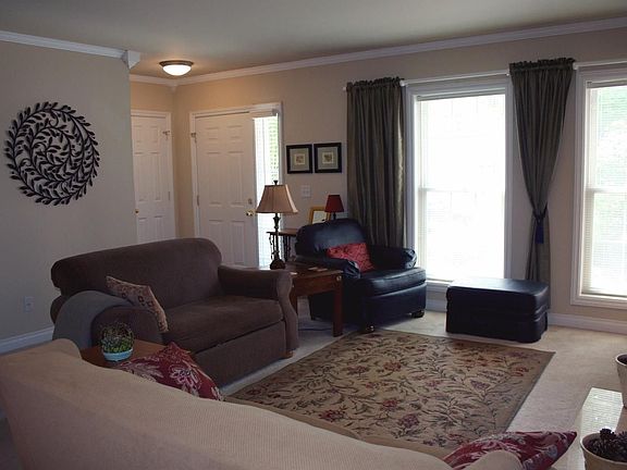 4th image of 5635 Hampshire Ln #128