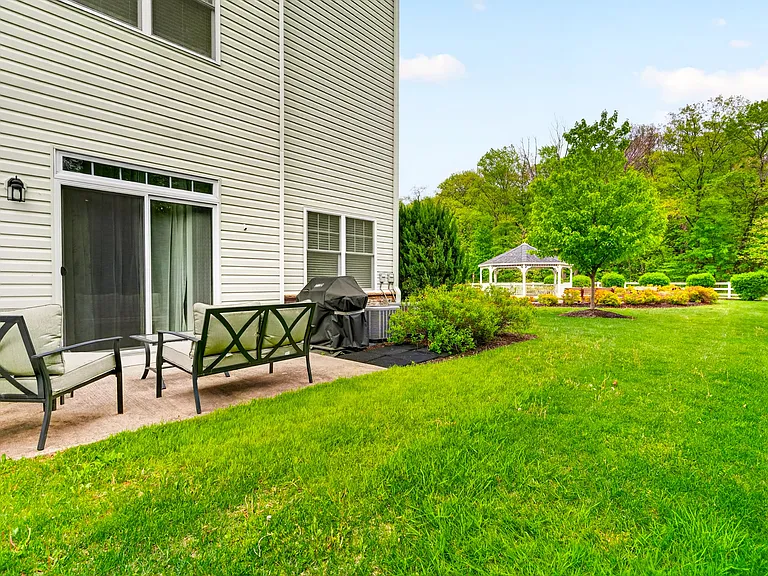 58 Elston Ct — Photo 43