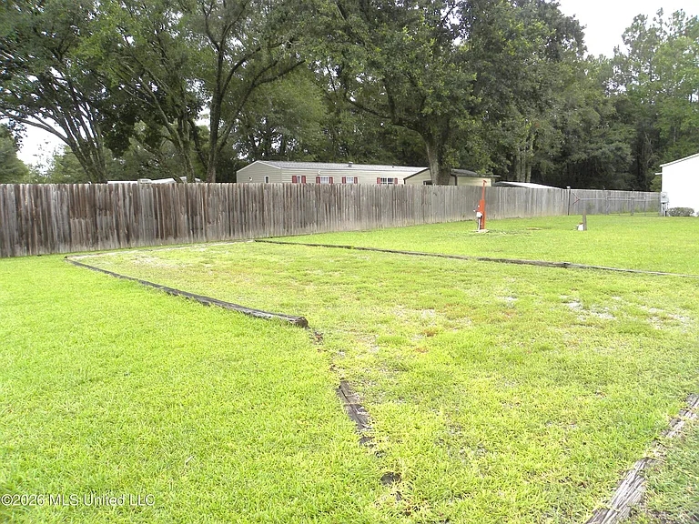 18265 Robin Oaks Dr — Photo 5