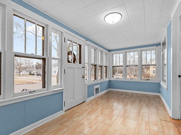 2nd image of 303 N Outagamie St