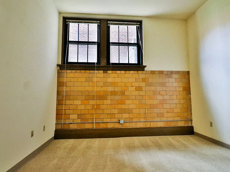 East High Apartments — Photo 15