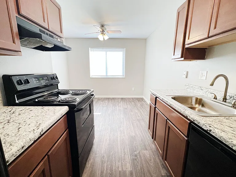 Sharondale Woods Apartments — Photo 96