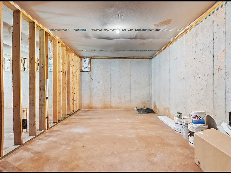 317 Franklin St — Photo 21